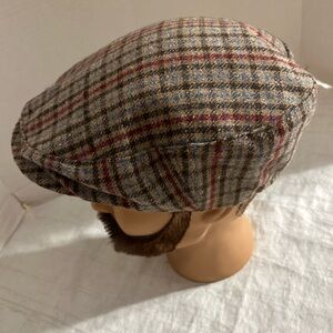 VINTAGE TAN/BLACK/BURGUNDY/BLUE PLAID WOOL LIKE MENS CAP ELASTIC BACK